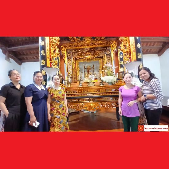 Thế hệ trẻ họ Vũ - Võ dâng hương các di tích họ Vũ làng Kiêu Kỵ