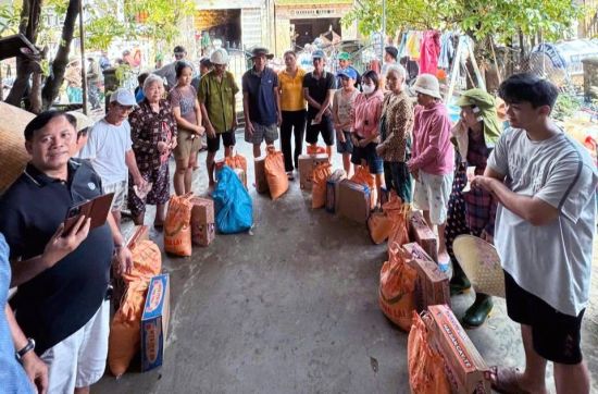 HĐDH Vũ - Võ Phương Nam - TP. Hồ Chí Minh hỗ trợ bà con 4 tỉnh miền Trung bị ảnh hưởng bão, lũ